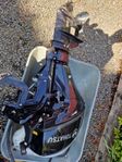 Båt med båtmotor