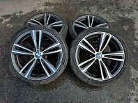 Bmw 3 serie Däck och Originalfälgar M sport 19"