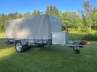 Fogelsta L850 - Bromsat släp med gallergrindar & kapell