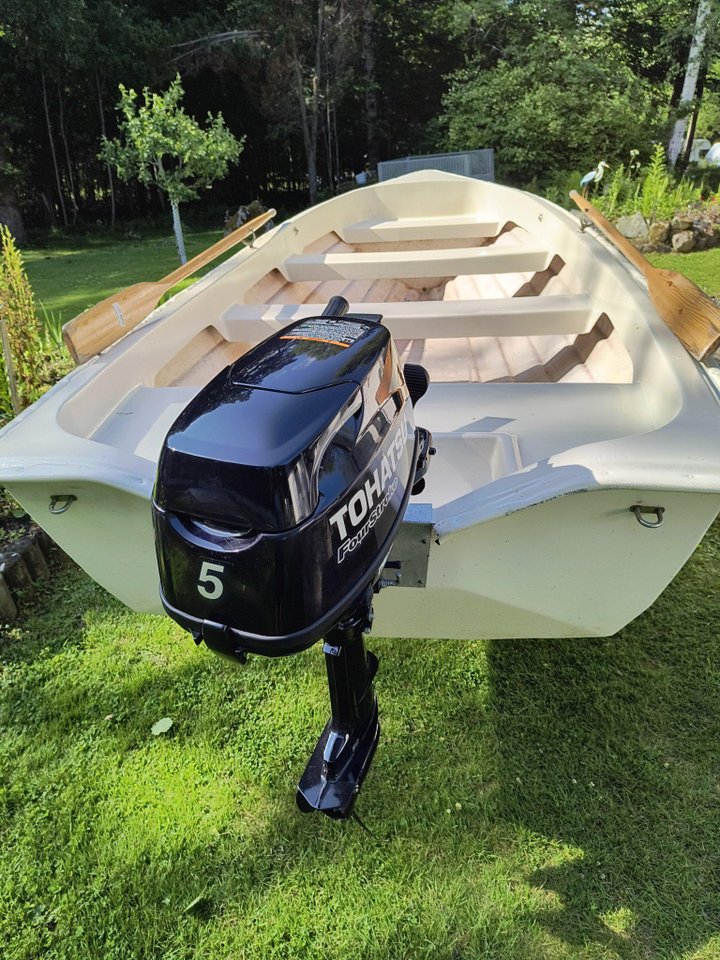 båt med 5hk tohatsu 4-stroke