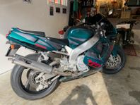 Yamaha yzf 750 r