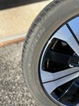 Säljer Volvo originalfälgar med Pirelli året-runt-däck