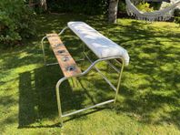 Bänk med spöhållare