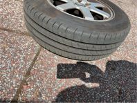 Goodyear 4 däck med fälg körda max 100 mil