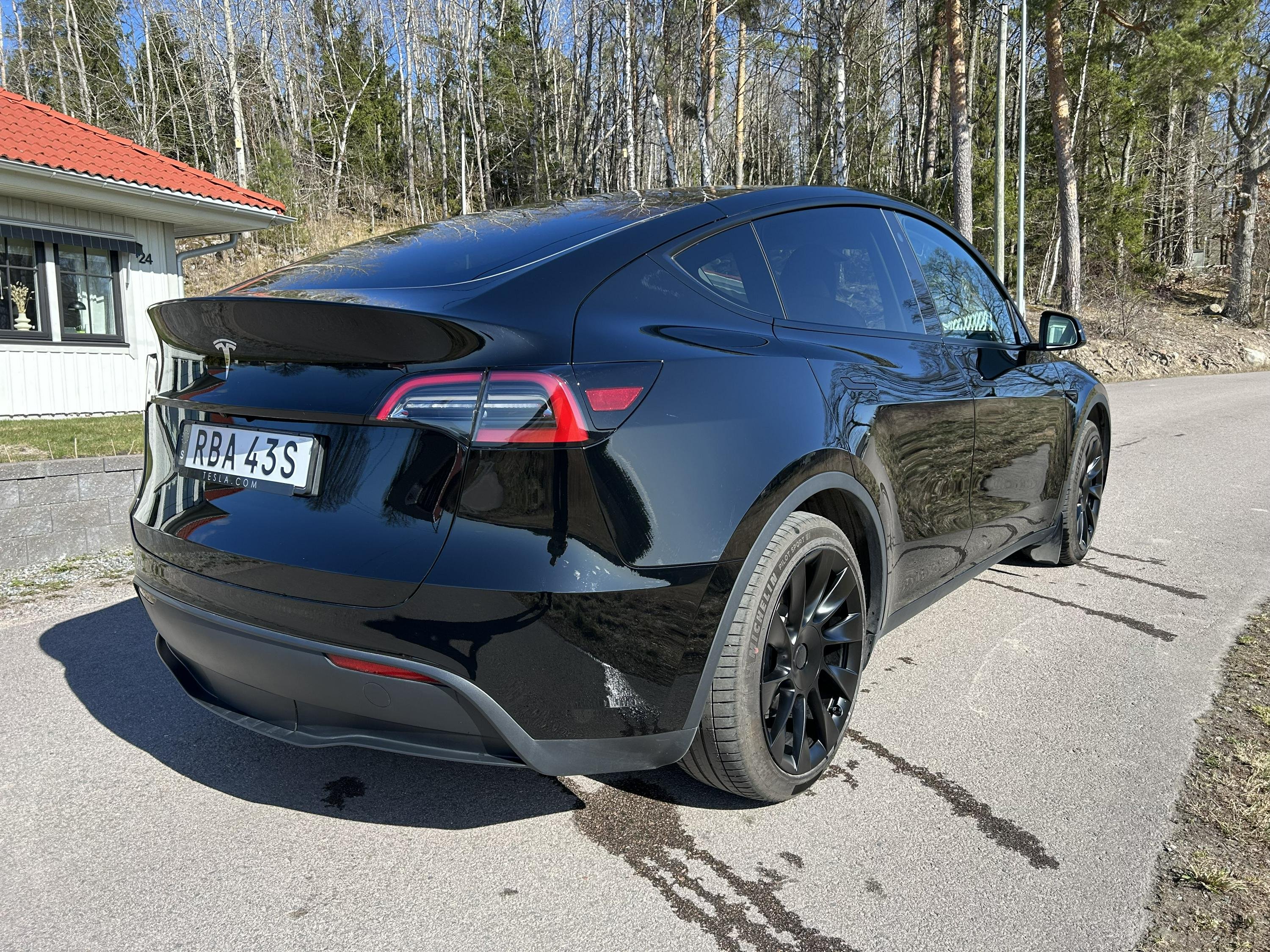 Tesla Model Y Standard Range RWD, 299hk, 2024