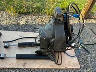 Mercruiser bravo sköld med powertrimcylindrar