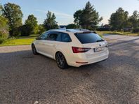 Skoda Superb Kombi 2.0 TDI 4x4 L&K D-Värm Navi Adptiv-Fart