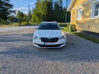 Skoda Superb Kombi 2.0 TDI 4x4 L&K D-Värm Navi Adptiv-Fart