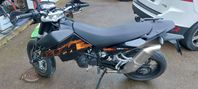 KTM 690 SM Fullservad. Endast 1780mil. Toppskick.