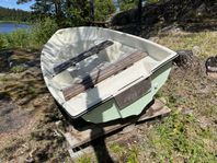 Roddbåt med åror