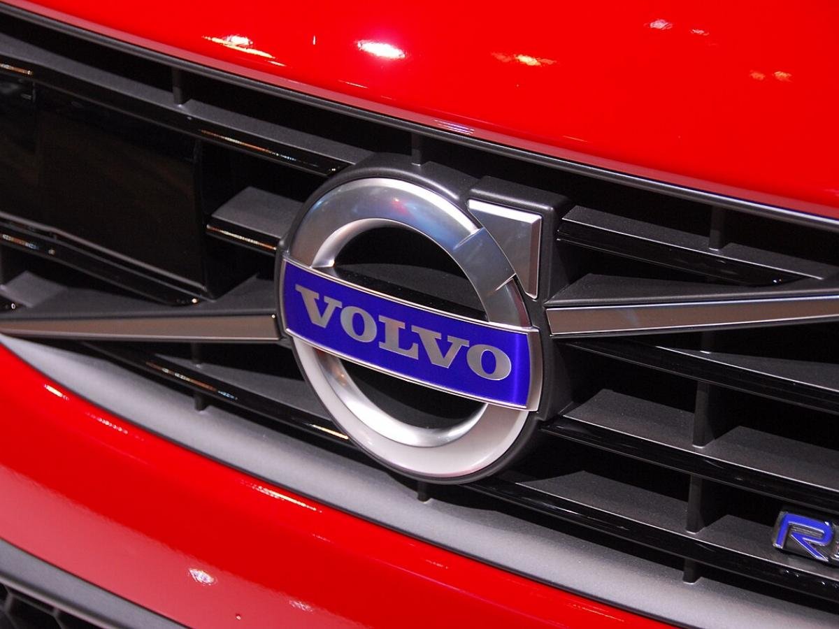 Säljer Volvo reservdelar