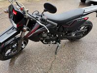 Moped Rieju MRT SUPERMOTARD BLOCK EDITION LOW.