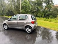Toyota Yaris 5-dörrar 1.3 VVT-i Super ECT,4 växlar