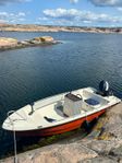 Styrpulpet med 4 -takts Evinrude 