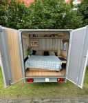 Diskret Mini-Husvagn / Skåpsläp – Utrustad för äventyr!