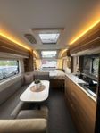 Familjevänlig och välutrustad Adria Adora 573PT