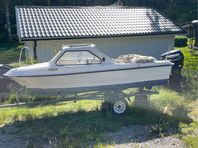 15 fots äldre båt med Evinrude 40 hk motor från 2012