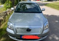 Toyota Avensis 2.0 147hk lågmil knappt 14700 mil 1 ägare