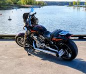 Mycket fin V-Rod muscle, Vance & Hines, Bänkad