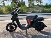 NIU UQi Sport Standard Range 25km/h Svart