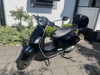 Vespa 300 GTS i kanonskick. OBS endast 57 mil.