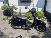 Vespa 300 GTS i kanonskick. OBS endast 57 mil.