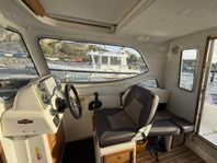 Bella 580 cabin