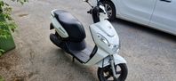 Vit Peugeot Kisbee 2021 