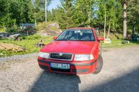 Skoda Octavia Tour Kombi 1.6 MPI Euro 4- 2006 - nya däck