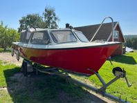 Båt Örnvik med motor och vagn