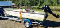 Styrpulpetbåt med Mercury F30 ELPT 4 takt motor