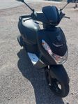 Peugeot Kisbee Black Edition E5 – 2024