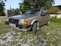 Ford Escort 3-dörrars Halvkombi 1.6