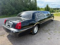 Nybes Lincoln Limousine ev byte.