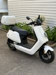 NIU NQi elmoped 2021 – Endast 32 mil – Som ny!