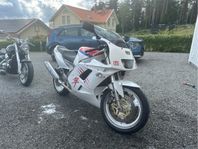 Yamaha FZR1000