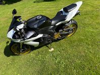 Yamaha R1 