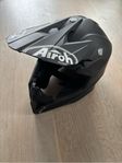 Airoh svart crossmoppehjälm + FMF goggles