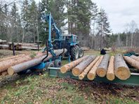 Traktor med Skogsvagn
