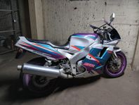 Yamaha FZR 1000 