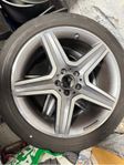 Mercedes original GLA AMG fälgar med 234/45 R19 V däck. Opps