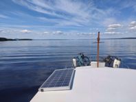 Rejäl och trivsam stålbåt med mycket förvaringsutrymme