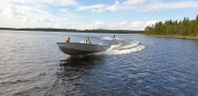 Buster S med Yamaha 30 hk 4-takt + Brenderup 8018 båtvagn