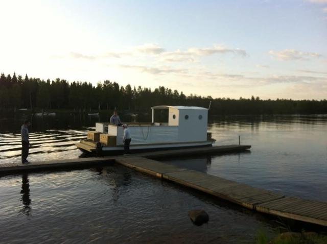 Stor flotte med toalett, gril...