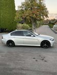 BMW 320i A-traktor (E90-2005)