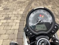 Triumph 900 Speed Twin Röd Chrome Edition