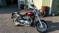 Triumph America - få mil