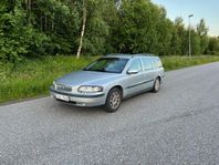 Volvo V70 med Automat och AC, besiktigad till 2025-12-31