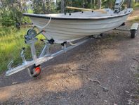 Lohi plasteka med 4 Hk Suzuki, 30 vagn och Upptagnings vagn