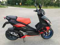 Fin Aprilia SR50R, EU klass 1 45km/h
